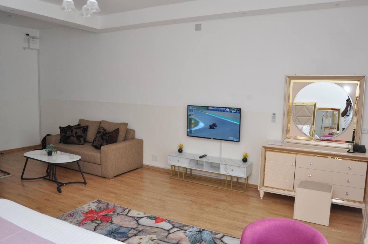 Hotel Sky Blue Mada Alasora ภายนอก รูปภาพ