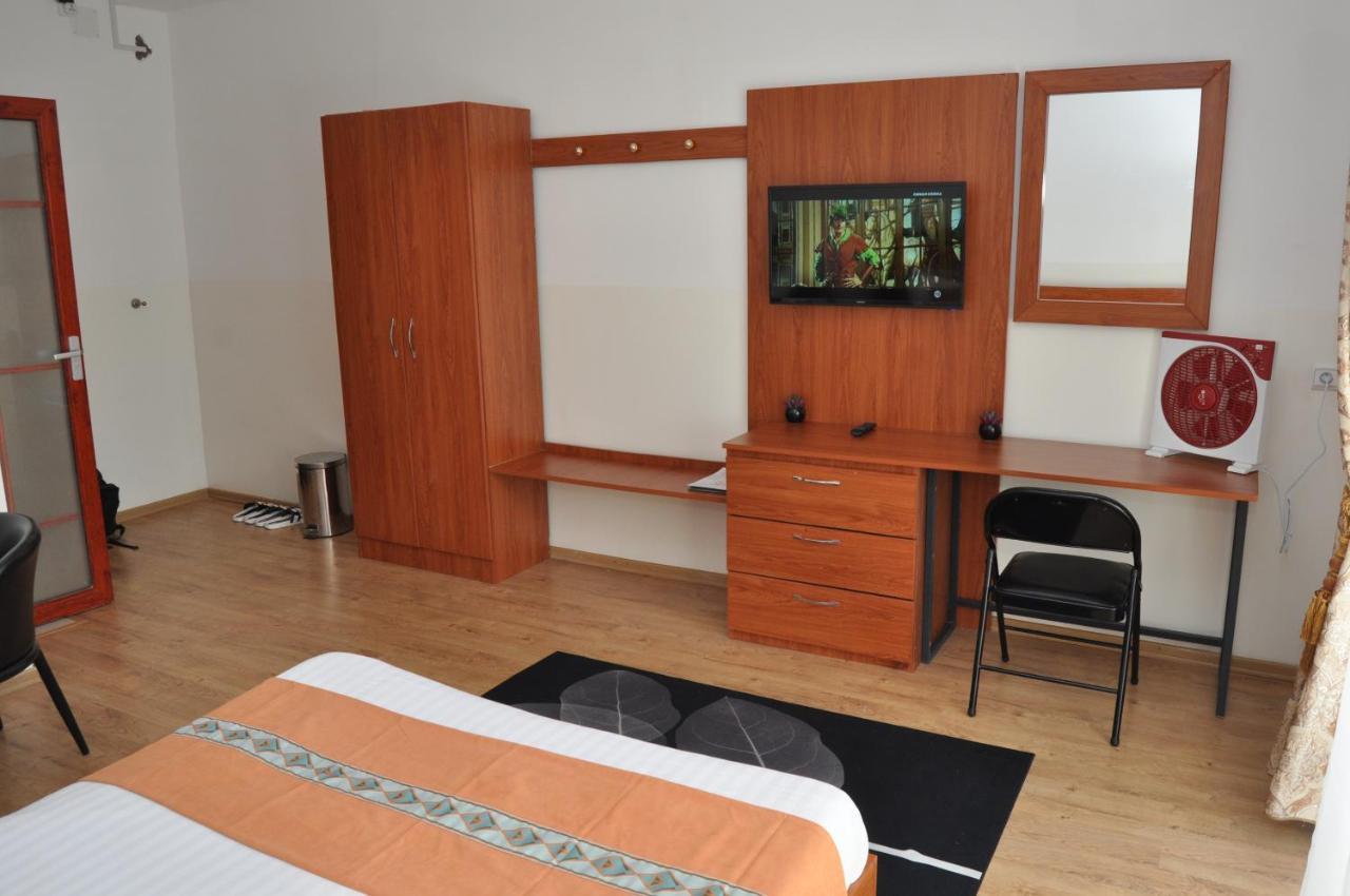 Hotel Sky Blue Mada Alasora ภายนอก รูปภาพ