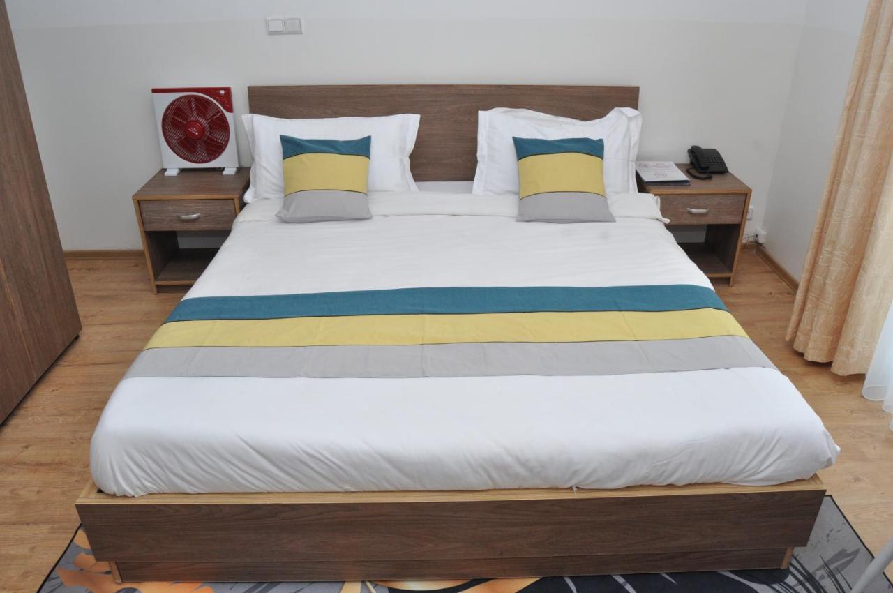 Hotel Sky Blue Mada Alasora ภายนอก รูปภาพ