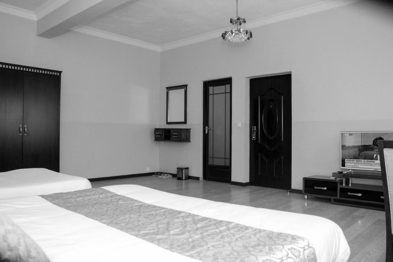 Hotel Sky Blue Mada Alasora ภายนอก รูปภาพ